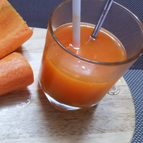 Pha nước ép cam cà rốt