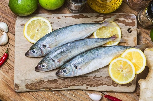 Cá nục, với tên khoa học là Decapterus spp