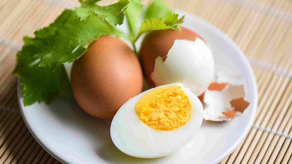 Các vitamin và khoáng chất khác trong trứng gà luộc góp phần làm tăng cường hệ miễn dịch