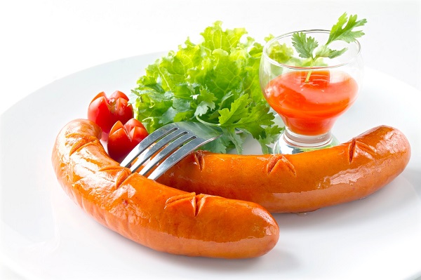 Xúc xích thường chứa hàm lượng chất béo bão hòa cao