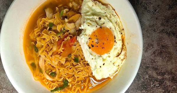 Cách ăn mì hảo hảo mà không lo béo