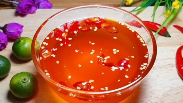 So sánh nước mắm truyền thống và công nghiệp