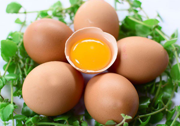 Trứng - chứa lutein, zeaxanthin và vitamin A tốt cho mắt