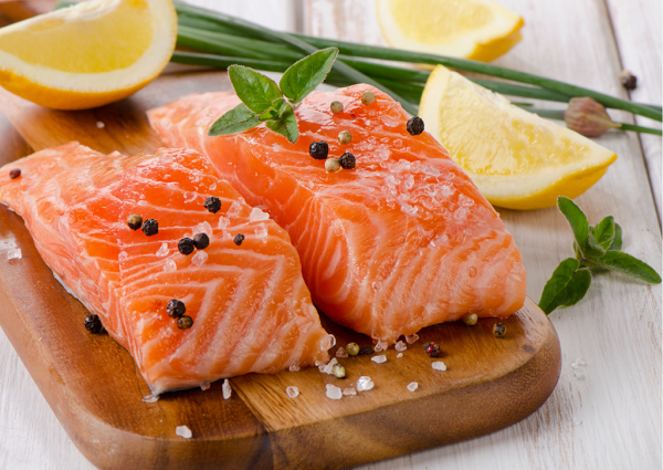 Cá hồi là một trong những nguồn thực phẩm giàu omega-3.